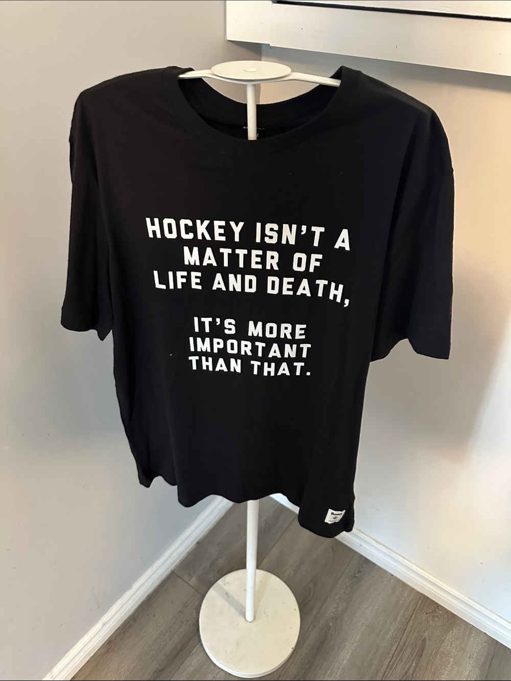 NWOT Roots Black Tee size M hockey